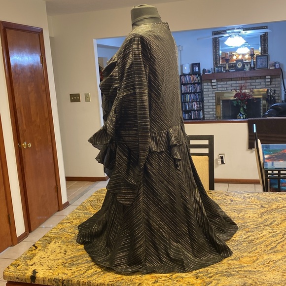 BCBG NWOT sharp looking black/gold, see measurements in photos below. - Picture 2 of 7